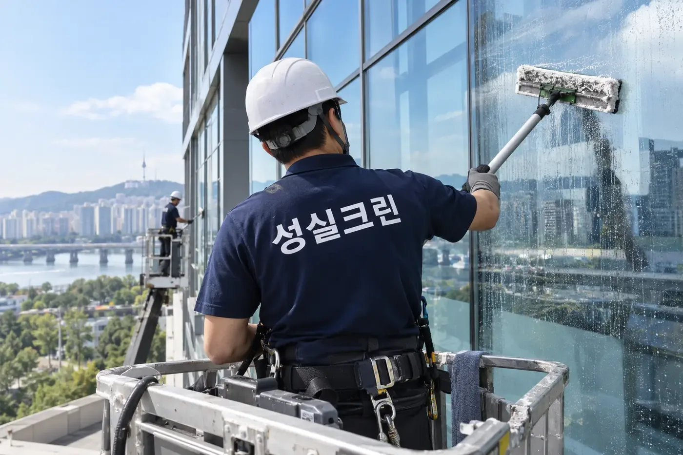 성실크린 마포구 건물유리외벽청소 현장